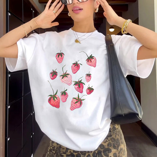 "Simple casual fashion strawberry" T-shirt